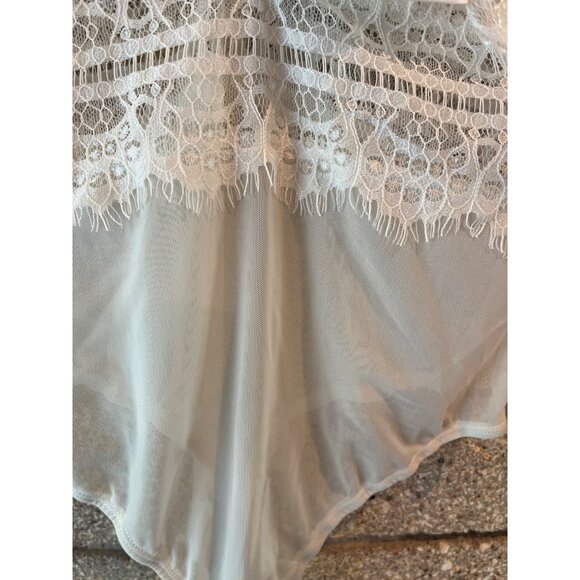 Skylar Rose Ivory Lace Ruffle Bodysuit With Plunging V-Neck & Sheer Detailing Si - Picture 6 of 7